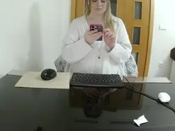 LadyMellns  live sex cam