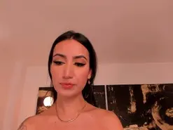 CaitlynBellX  live sex cam
