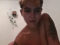 Caramelopicante  live sex cam