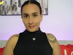 Saramilfhot  live sex cam