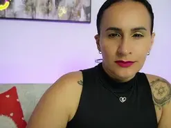 Saramilfhot  live sex cam