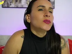 Saramilfhot  live sex cam