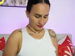 Saramilfhot  live sex cam