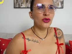 Saramilfhot  live sex cam