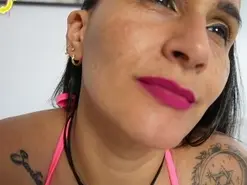 Saramilfhot  live sex cam