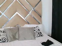 LizzyMontana  live sex cam