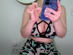 Lionnebrunnette  live sex cam