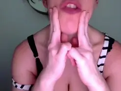 Lionnebrunnette  live sex cam