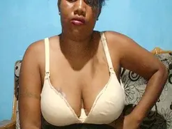 Bigclito25  live sex cam