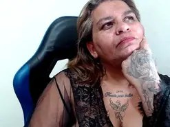 Fenix420latina  live sex cam