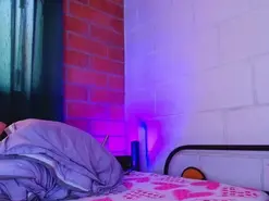 Fresita-rojita  live sex cam