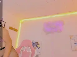 MilfAaura  live sex cam