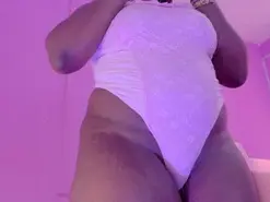 LoveQueen2  live sex cam