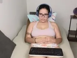 Moon_woman  live sex cam