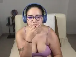 Moon_woman  live sex cam