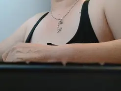 Marilyn33  live sex cam