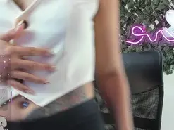 DestinyHills  live sex cam