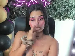 DestinyHills  live sex cam