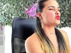 DestinyHills  live sex cam