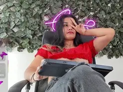 DestinyHills  live sex cam