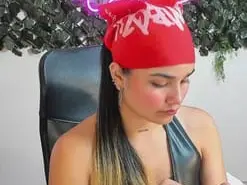 DestinyHills  live sex cam