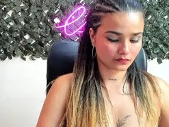DestinyHills  live sex cam
