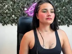 DestinyHills  live sex cam