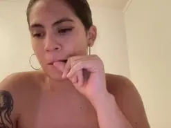Imbabyinna  live sex cam