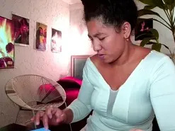 Bellacrespa  live sex cam