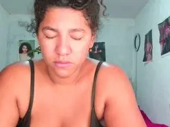 Bellacrespa  live sex cam