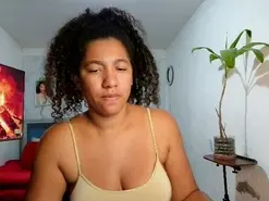 Bellacrespa  live sex cam