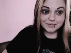Gwenny  live sex cam