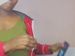 Its_Her  live sex cam