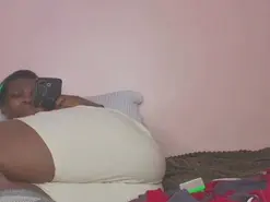 Its_Her  live sex cam