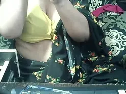 Indianbhabi40  live sex cam