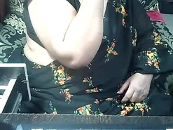 Indianbhabi40  live sex cam