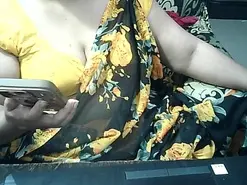 Indianbhabi40  live sex cam