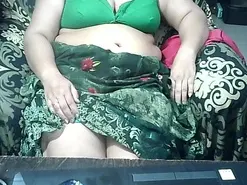 Indianbhabi40  live sex cam