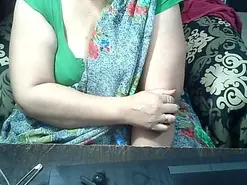 Indianbhabi40  live sex cam