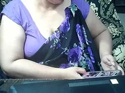 Indianbhabi40  live sex cam