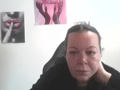 CURVYQUEENXL  live sex cam