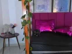 Lussyevans  live sex cam