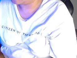 Alanna-Brunette  live sex cam