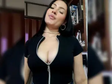 Liahsuenos  live sex cam