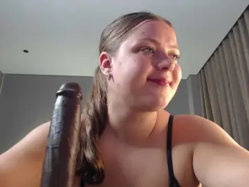 Krispyshot  live sex cam