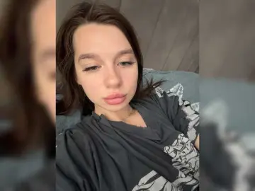 MossiPolli  live sex cam