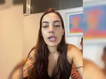 Littlethyy  live sex cam