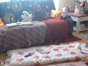 StrawberryFey  live sex cam