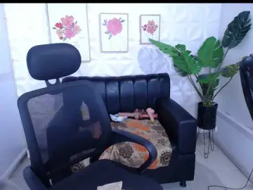 Valentina-mature  live sex cam