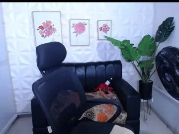 Valentina-mature  live sex cam